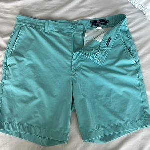 Vineyard Vines performance golf shorts- sz 36